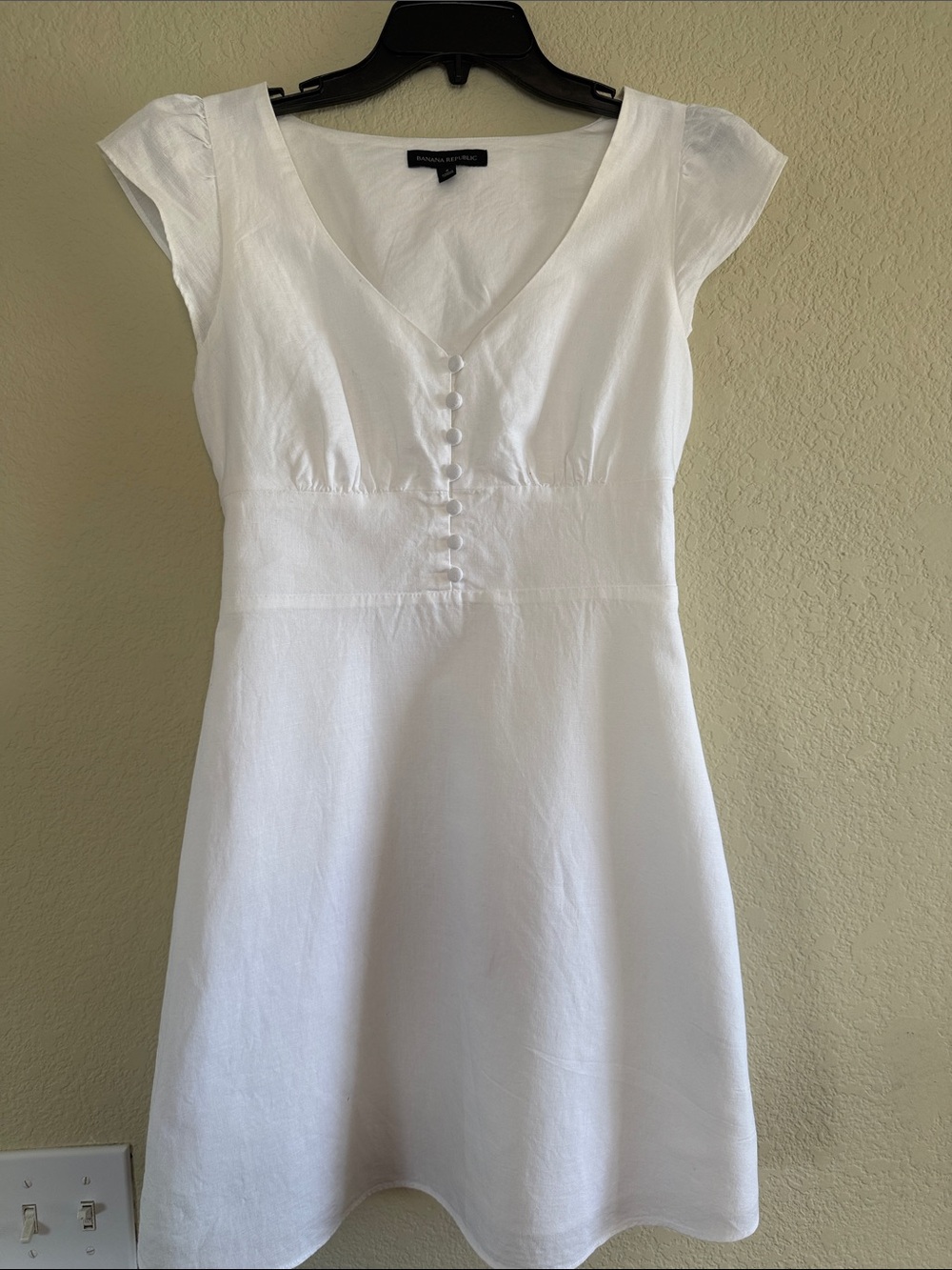 Banana Republic White Linen / Cotton V-Neck Dress, size US 4